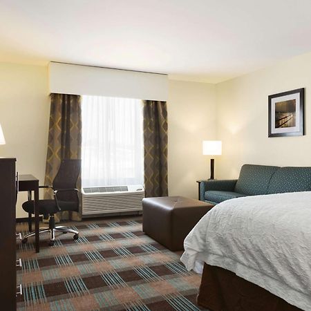 Hampton Inn Fairmont Extérieur photo