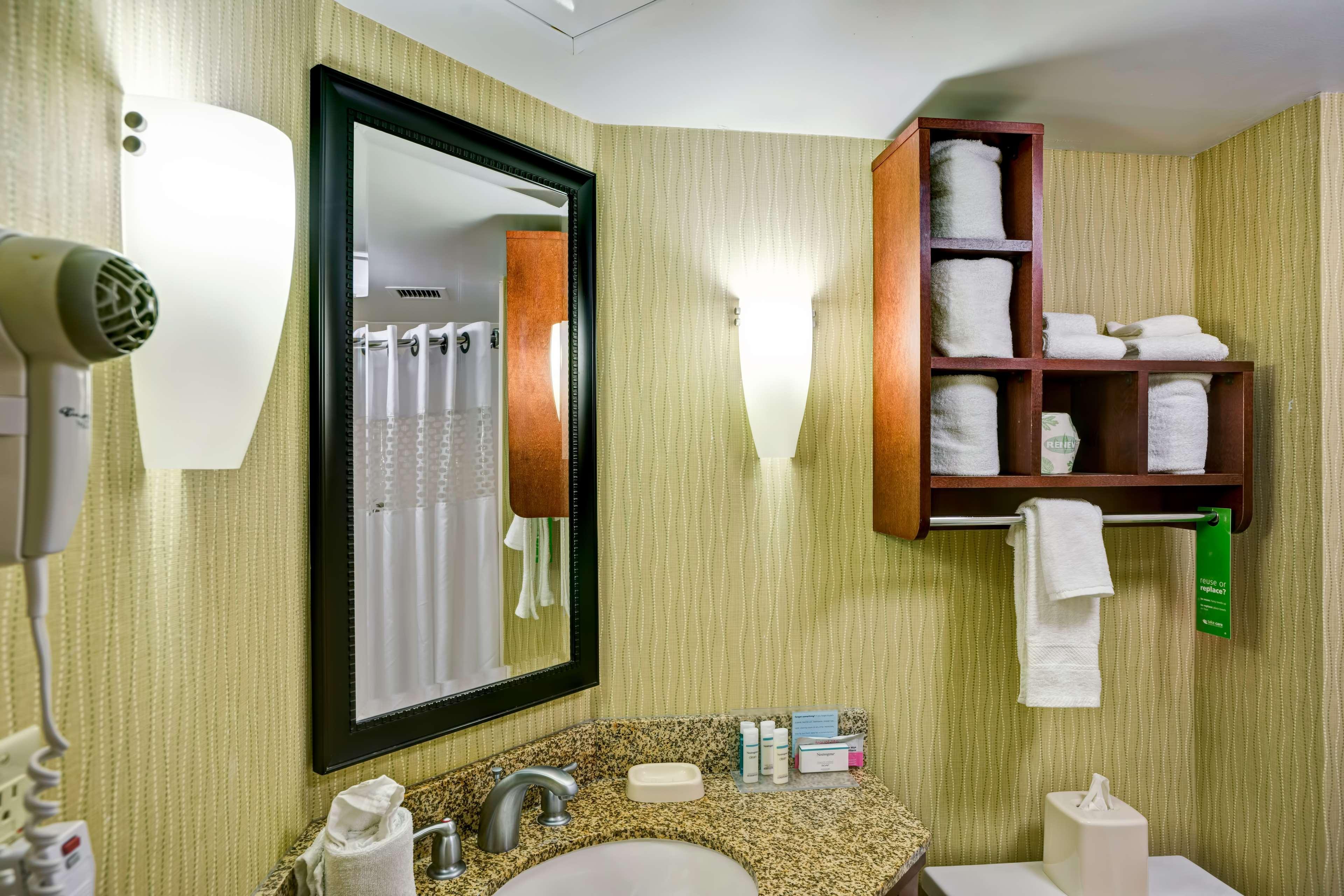 Hampton Inn Fairmont Extérieur photo