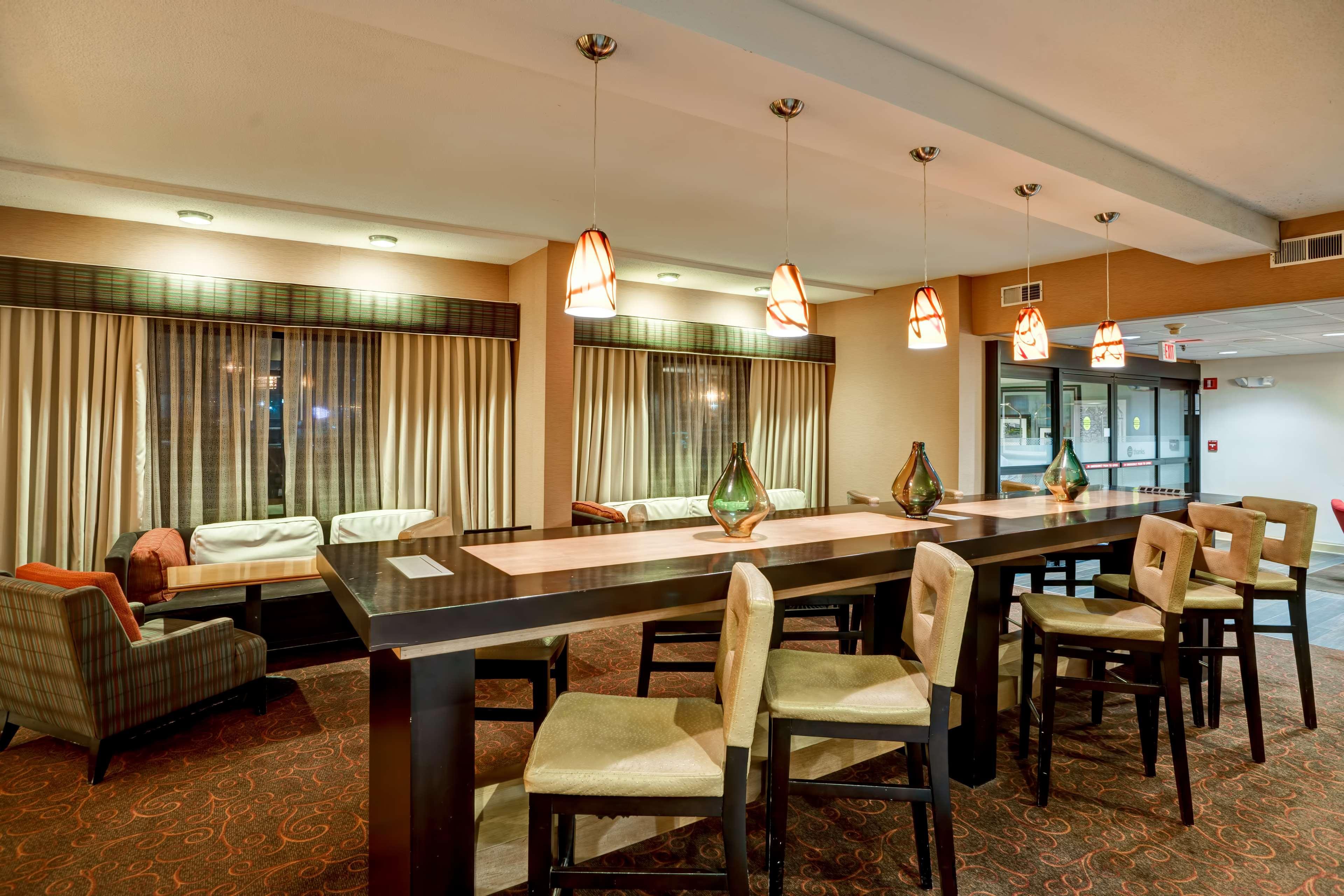 Hampton Inn Fairmont Extérieur photo
