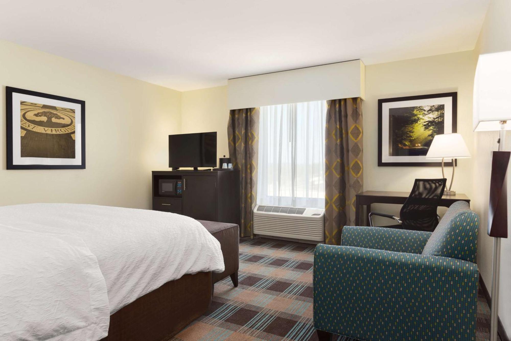 Hampton Inn Fairmont Extérieur photo