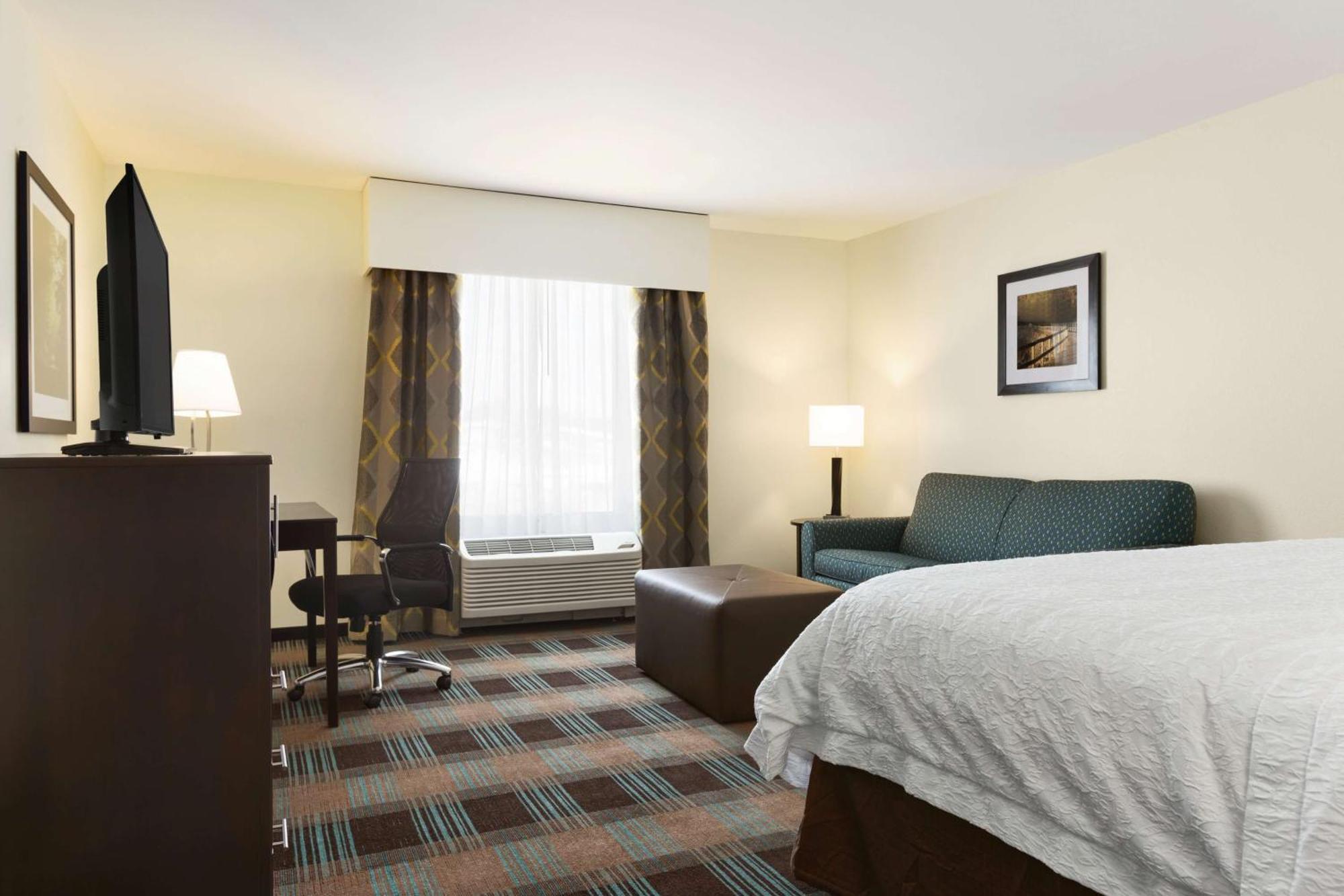 Hampton Inn Fairmont Extérieur photo