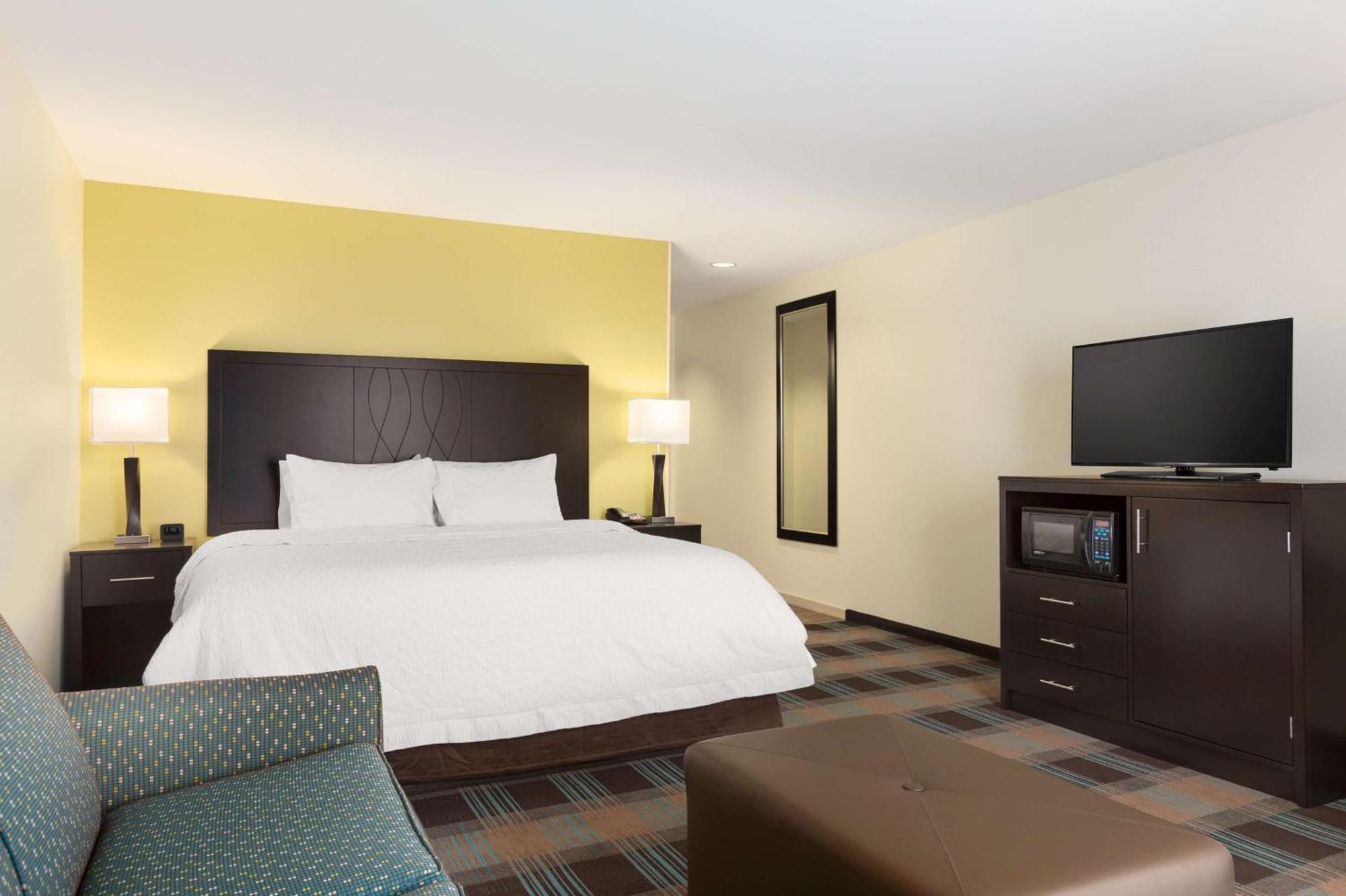 Hampton Inn Fairmont Extérieur photo