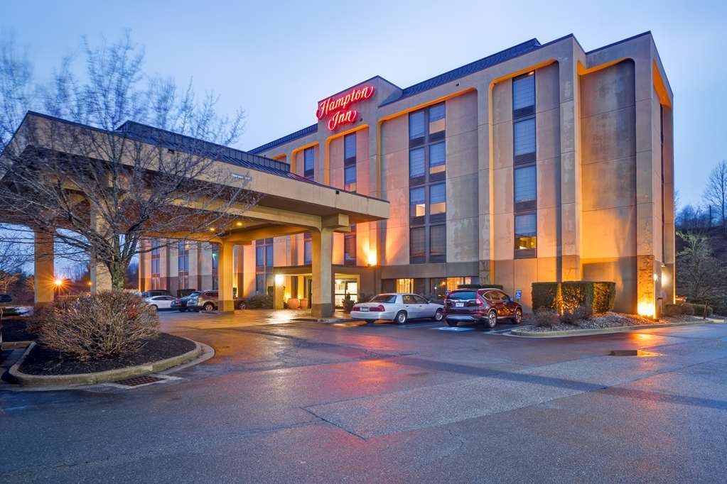 Hampton Inn Fairmont Extérieur photo
